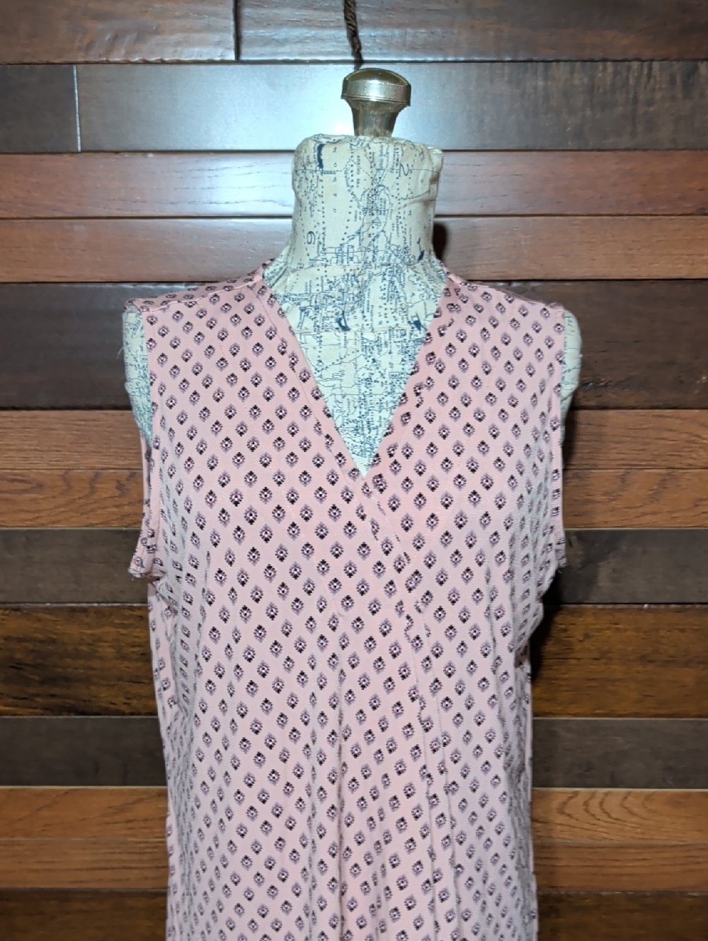 croft & barrow Pink Printed V-Neck Sleeveless Blouse - Picture 4 of 9